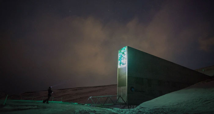 Doomsday Vault không thực sự được sử dụng trong trường hợp ngày tận thế đột ngột xảy ra trên toàn thế giới, mặc dù có thể nếu cần. Thay vào đó, mục đích chính của nó là 