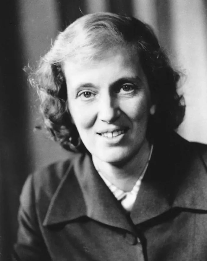 Tình yêu khoa học của Dorothy Hodgkin được khơi dậy từ khi còn trẻ. (Ảnh: britannica)