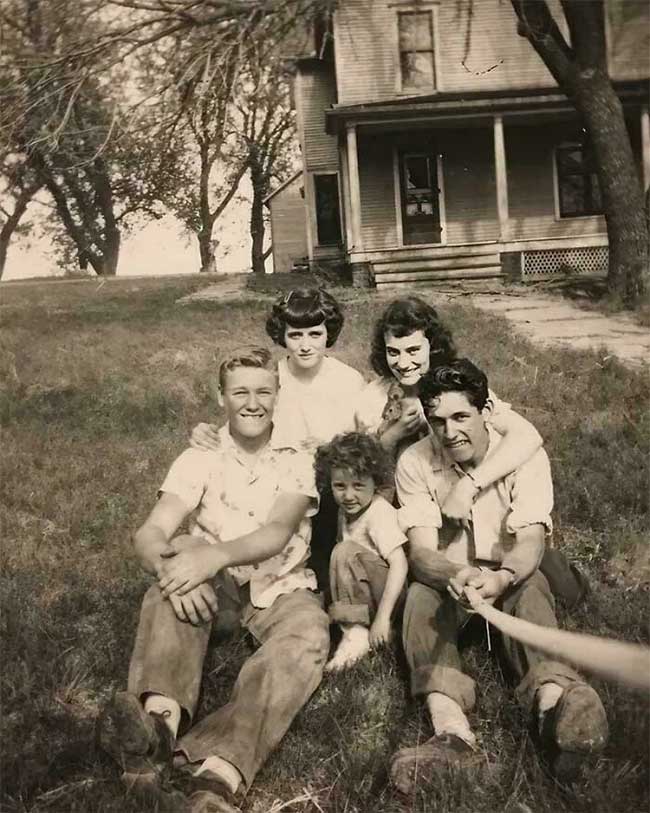 Sử dụng gậy chụp selfie trong những năm 1940.