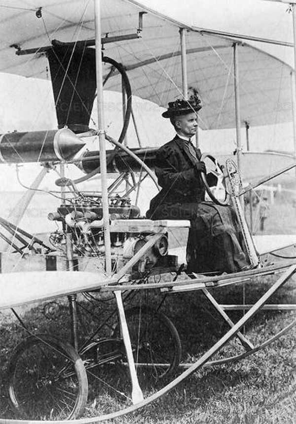 E. Lilian Todd được coi là người phụ nữ đầu tiên trên thế giới thiết kế và chế tạo máy bay cá nhân năm 1909.