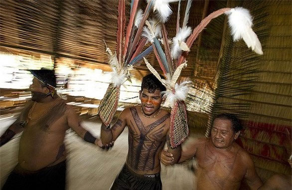 Mỗi một chàng trai muốn được công nhận là đàn ông trưởng thành phải trải qua nghi thức này tới 20 lần.