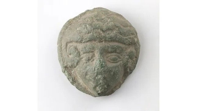 Bức chân dung bằng hợp kim đồng của Alexander Đại đế được tìm thấy trên một cánh đồng ở Đan Mạch. (Tín dụng hình ảnh: M. Peterson, Bảo tàng Tây Zealand).