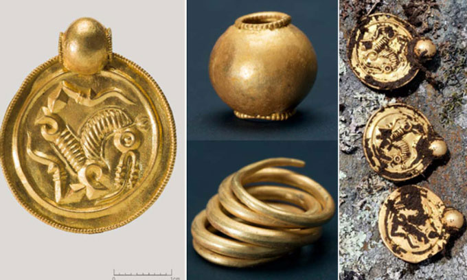 Những món đồ cổ bằng vàng do Erlend Bore phát hiện bằng máy dò kim loại. (Ảnh: Bảo tàng Khảo cổ/UiS).