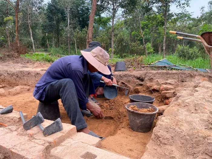 Dưới lòng đất Mỹ Sơn còn nhiều bí ẩn cần được tiếp tục nghiên cứu thăm dò. (Ảnh: K.L).