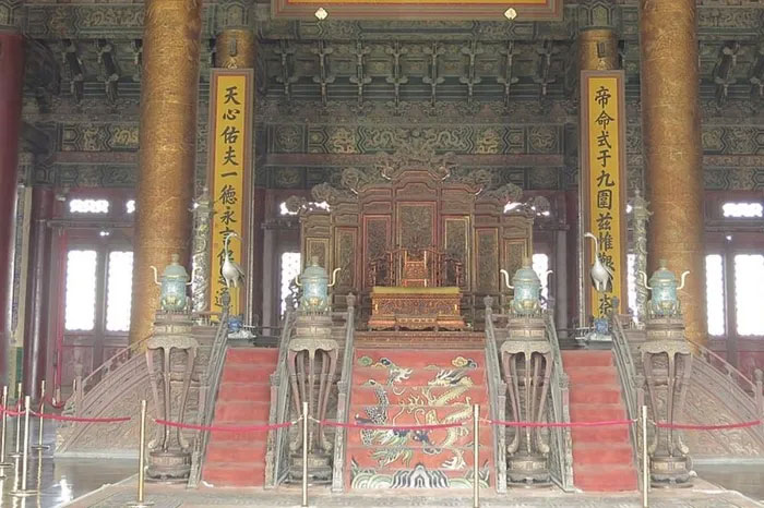 Ngai vàng trong điện Thái Hòa ở Bắc Kinh, Trung Quốc. (Ảnh: Wikipedia).