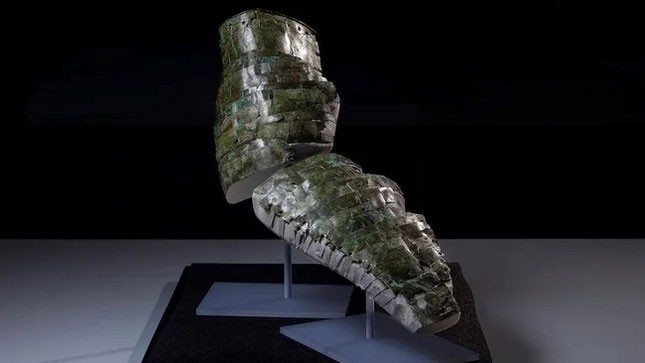 Chiếc giáp tay La Mã bằng đồng được tái tạo sẽ được trưng bày vào tháng tới như một phần của cuộc triển lãm tại Bảo tàng Quốc gia Scotland. (Ảnh:Duncan McGlynn).