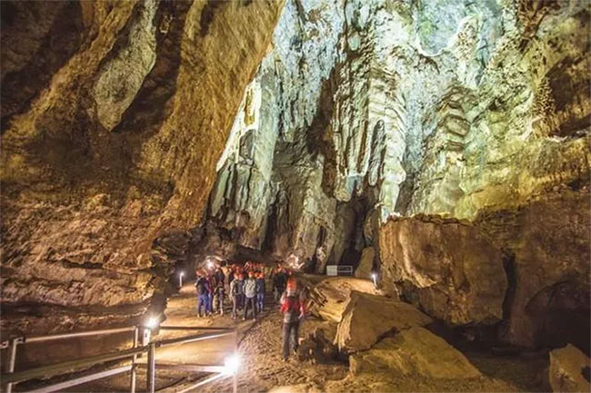 Hang động Cradle of Humankind ở Nam Phi, nơi ngôi mộ cổ do một loài khác tạo ra được tìm thấy - (Ảnh: Maropeng)