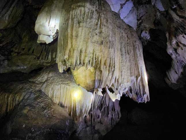 Phát hiện hang động mới trong lúc khai thác đá ở Thanh Hoá