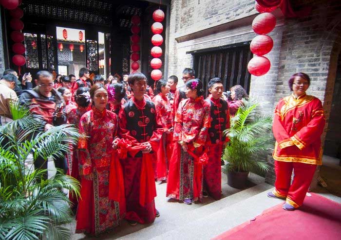  Hôn nhân ở Trung Quốc mang nhiều màu sắc truyền thống và đôi khi có cả những mê tín xa xưa. (Ảnh: Shutterstock).