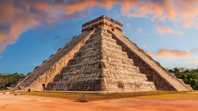 El Castillo là một kim tự tháp ở Chichén Itzá với 91 bậc ở bốn cạnh. (Ảnh: Sorin Colac qua Alamy).