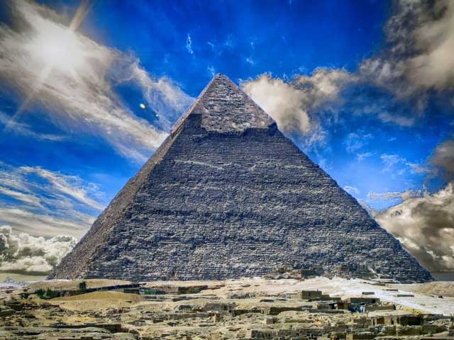 Trên thế giới, không chỉ Ai Cập mới có kim tự tháp. (Ảnh: Pinterest)