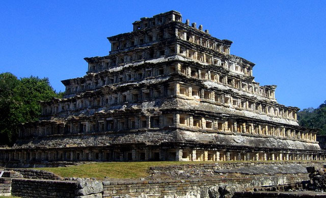 Kim tự tháp El Tajín, Mexico. (Ảnh: Pinterest).