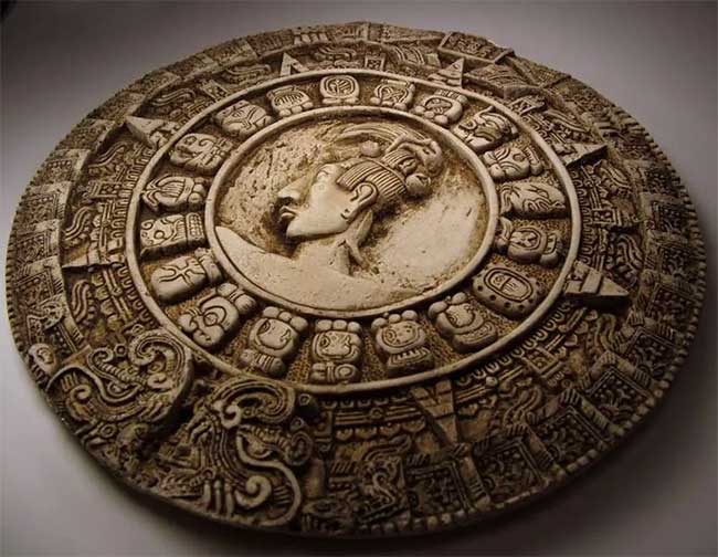 Lịch Long Count của người Maya cổ đại được khắc trên đá. (Ảnh: Shutterstock).