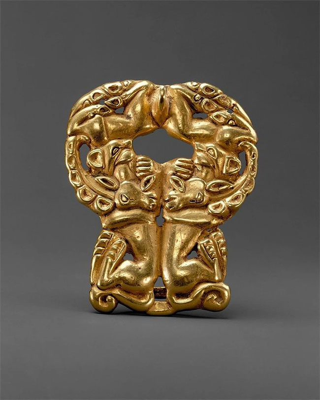 Một mặt đai lưng, biểu tượng quyền lực và khả năng lãnh đạo, được tìm thấy trong mộ của phụ nữ Hung Nô. (Ảnh: Bbc.com).