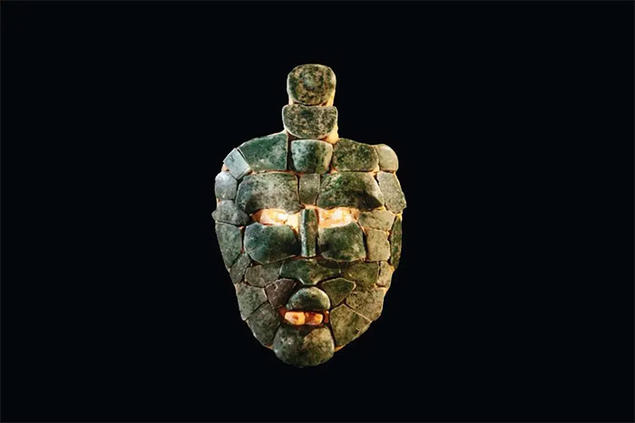 Báu vật đáng sợ trong mộ vua Maya là mặt nạ biểu trưng cho đầu của một vị thần - (Ảnh: RUBÉN SALGADO ESCUDERO)