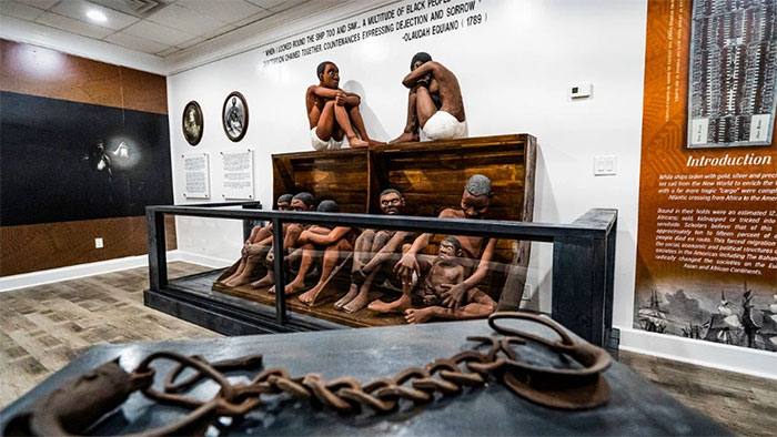 Mô hình tại Bảo tàng Hàng hải Bahamas tái hiện hoạt động buôn bán nô lệ xuyên Đại Tây Dương. (Ảnh: Allen Exploration).