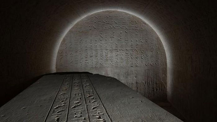 Bên trong ngôi mộ cổ chứa vô số câu nói ma thuật nhằm xua đuổi rắn cắn