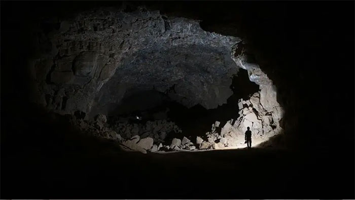 Ống dung nham Umm Jirsan, được tạo thành bởi hoạt động núi lửa cổ đại - (Ảnh: PALAEODESERTS Project).