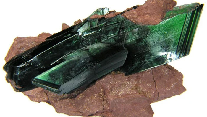 Vivianite đã được nhìn thấy ở dạng đá và tinh thể, chúng được ghi nhận là có nhiều màu sắc như xanh lam, xanh lá cây, và đôi khi là không màu. Các mẫu tinh thể tốt thường được phát hiện tại các mỏ ở Bolivia, Brazil, Mexico và Hoa Kỳ