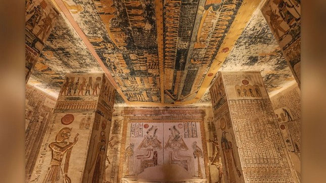 Những bức tranh đầy màu sắc bên trong lăng mộ của Ramesses VI tại Thung lũng các vị vua ở Luxor, Ai Cập. (Ảnh: Mohamed Elshahed, Cơ quan Anadolu).