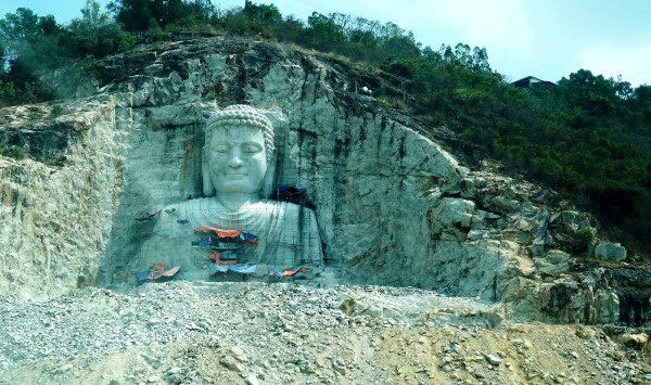 Bức tượng Phật Thích Ca ngồi thiền cao 81m, được đặt trên khu đất rộng 5.500m2. (Ảnh: 1 thế giới)