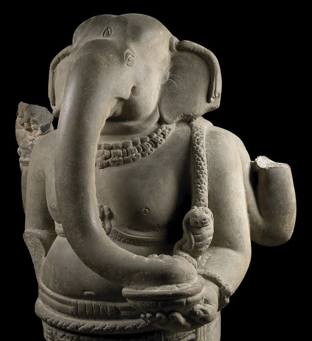 Tượng Ganesha tại Bảo tàng Điêu khắc Chăm Đà Nẵng là hiện vật minh chứng quan trọng cho sự du nhập sớm của Ấn Độ giáo vào vương quốc Chăm Pa. (Ảnh: Báo Lao động).