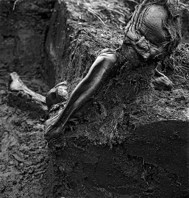 Những thi thể đầm lầy như Tollund Man đã được tìm thấy trong các đầm lầy than bùn trên khắp Bắc Âu.